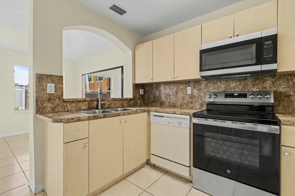 626 SW 106TH AVENUE #1512 Pembroke Pines, FL 33025