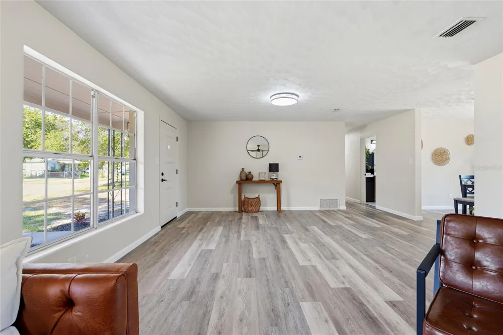 1617 SE 14TH AVENUE Gainesville, FL 32641