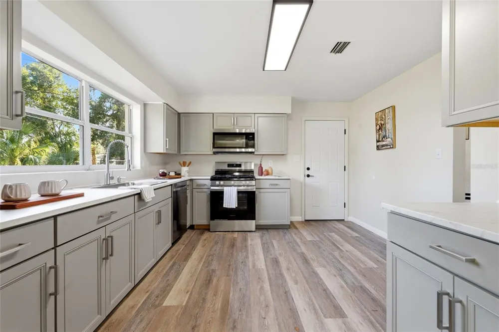 1617 SE 14TH AVENUE Gainesville, FL 32641