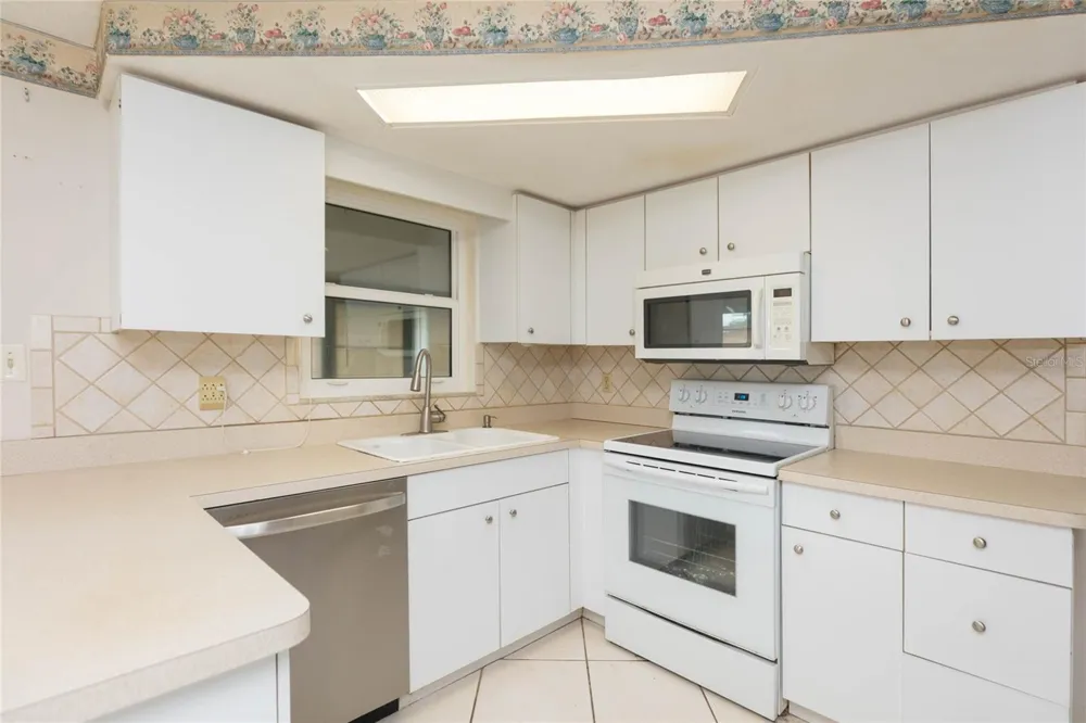 1447 WEYFORD LANE Holiday, FL 34691