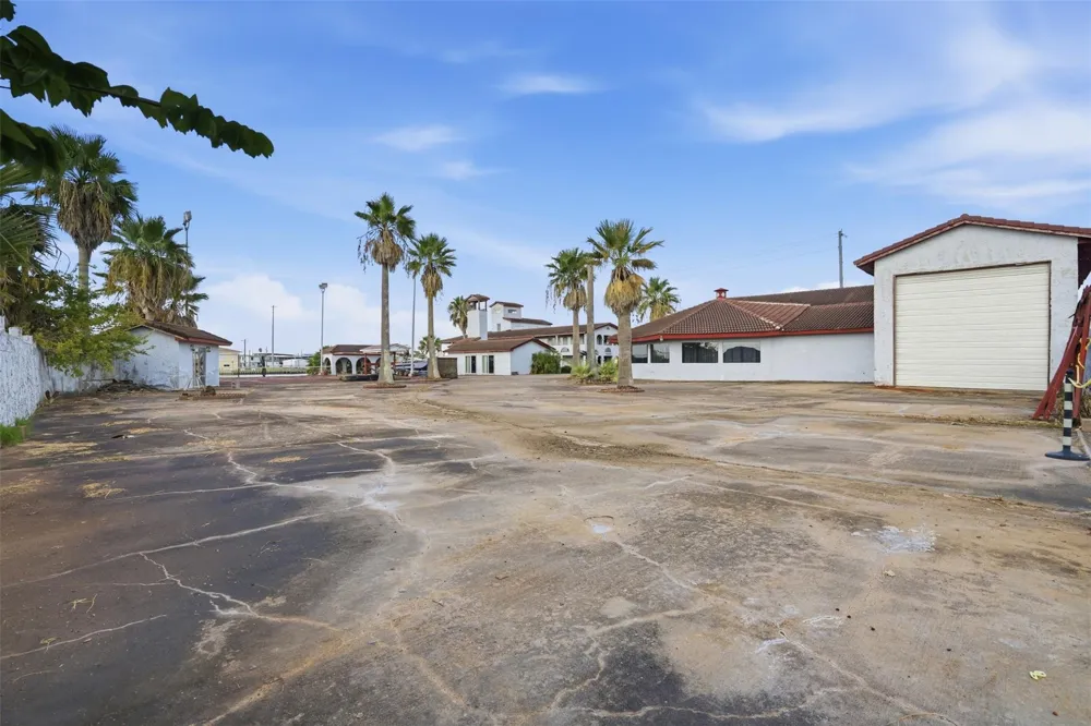 1500 Blue Water Drive Freeport, TX 77541