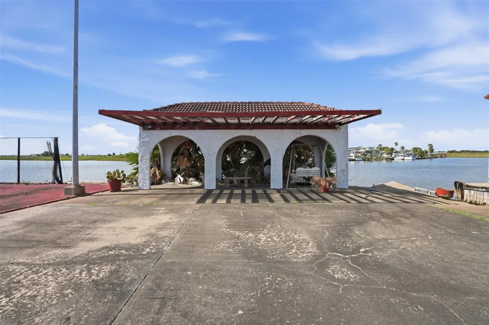 1500 Blue Water Drive Freeport, TX 77541