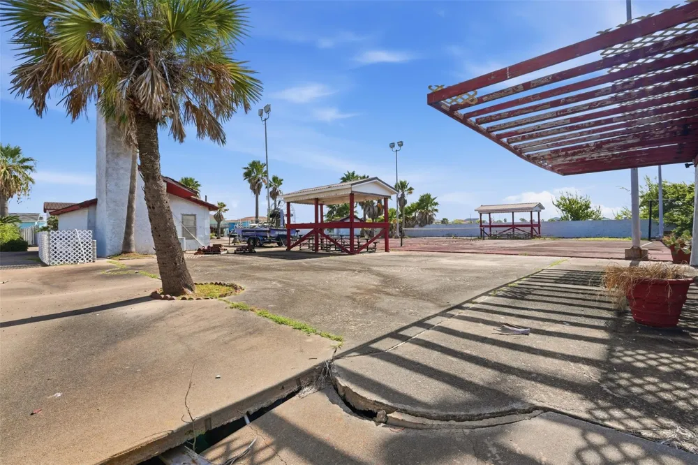 1500 Blue Water Drive Freeport, TX 77541