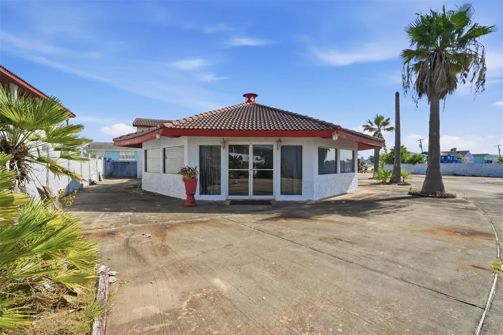 1500 Blue Water Drive Freeport, TX 77541