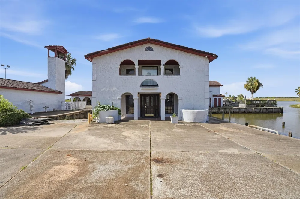 1500 Blue Water Drive Freeport, TX 77541