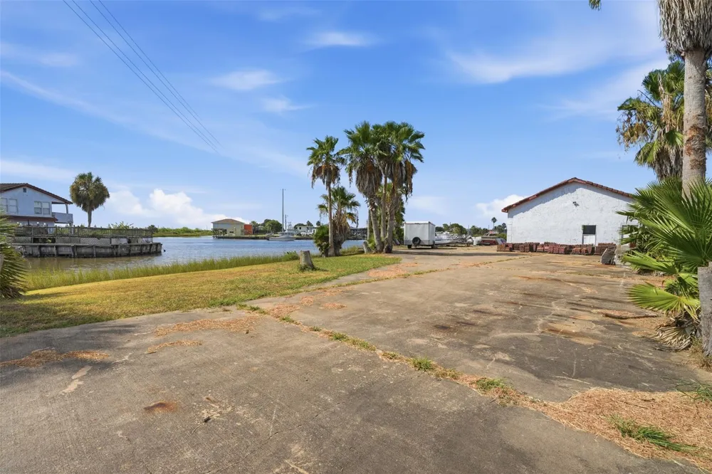 1500 Blue Water Drive Freeport, TX 77541