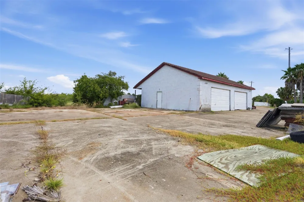1500 Blue Water Drive Freeport, TX 77541