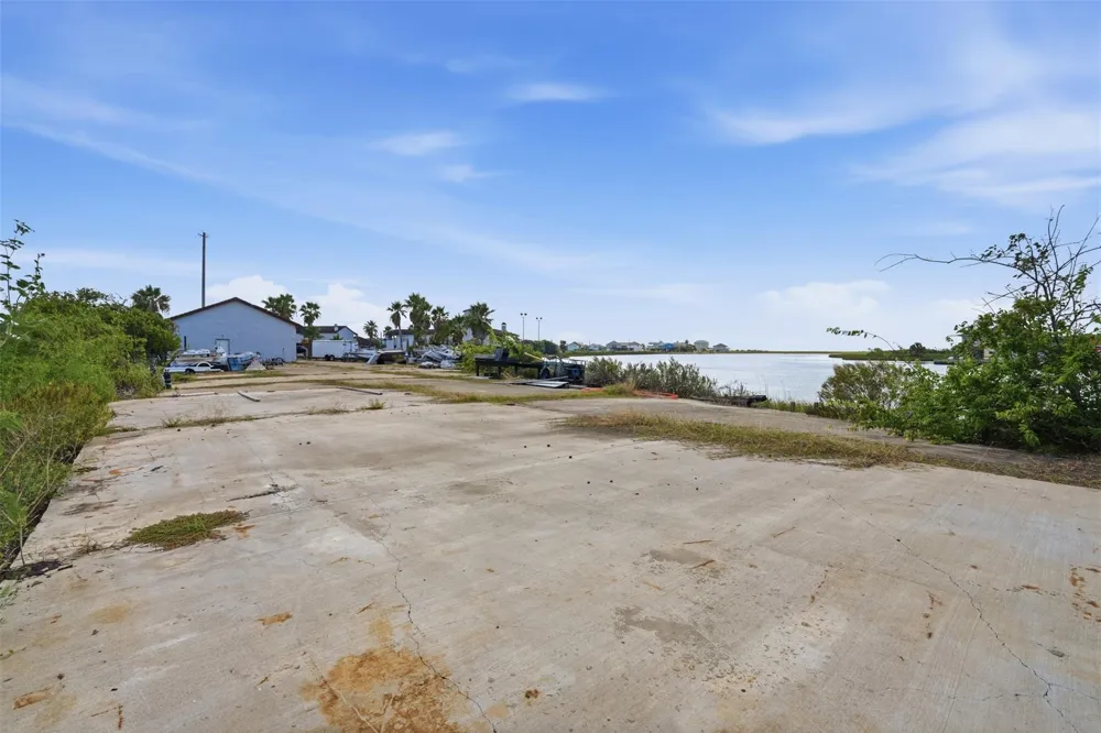 1500 Blue Water Drive Freeport, TX 77541
