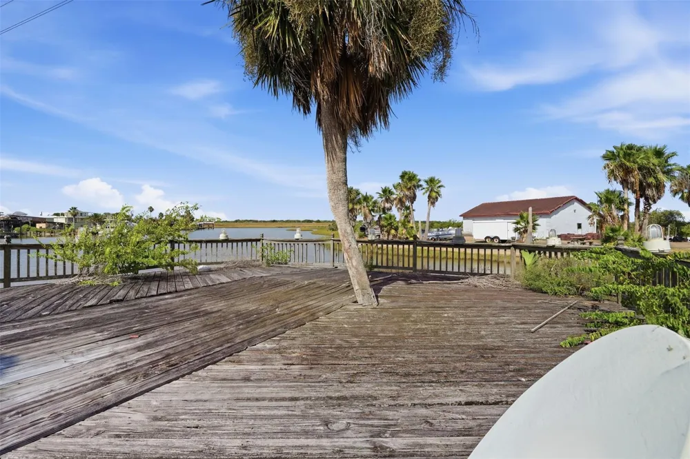 1500 Blue Water Drive Freeport, TX 77541