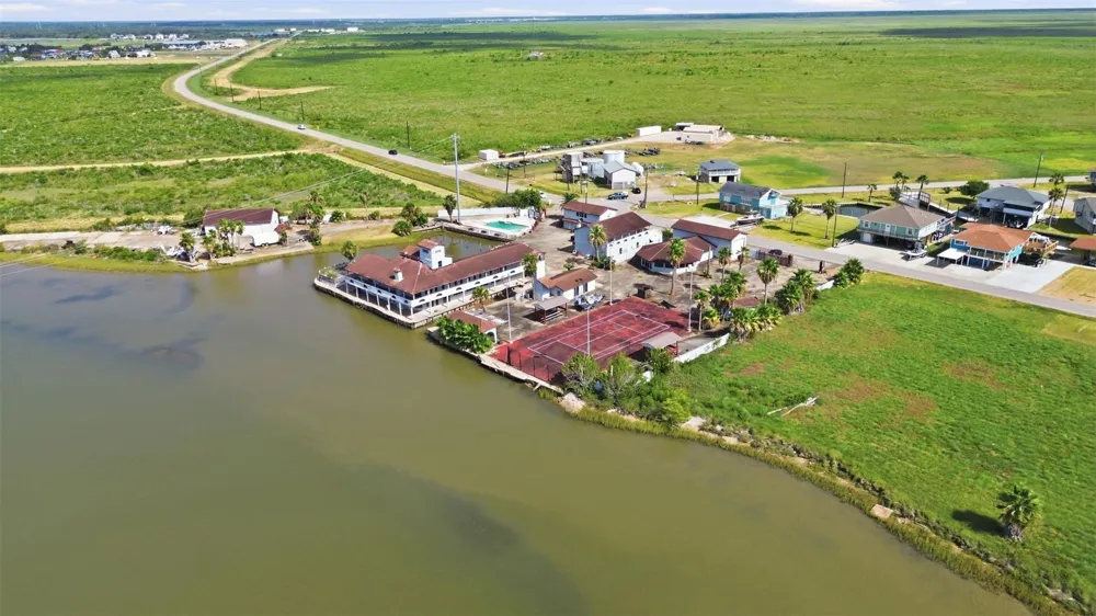 1500 Blue Water Drive Freeport, TX 77541
