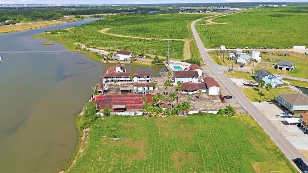1500 Blue Water Drive Freeport, TX 77541