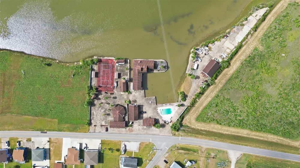 1500 Blue Water Drive Freeport, TX 77541