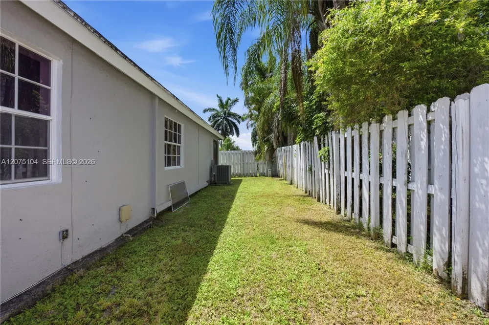 1181 SW 108th Ter Davie, FL 33324
