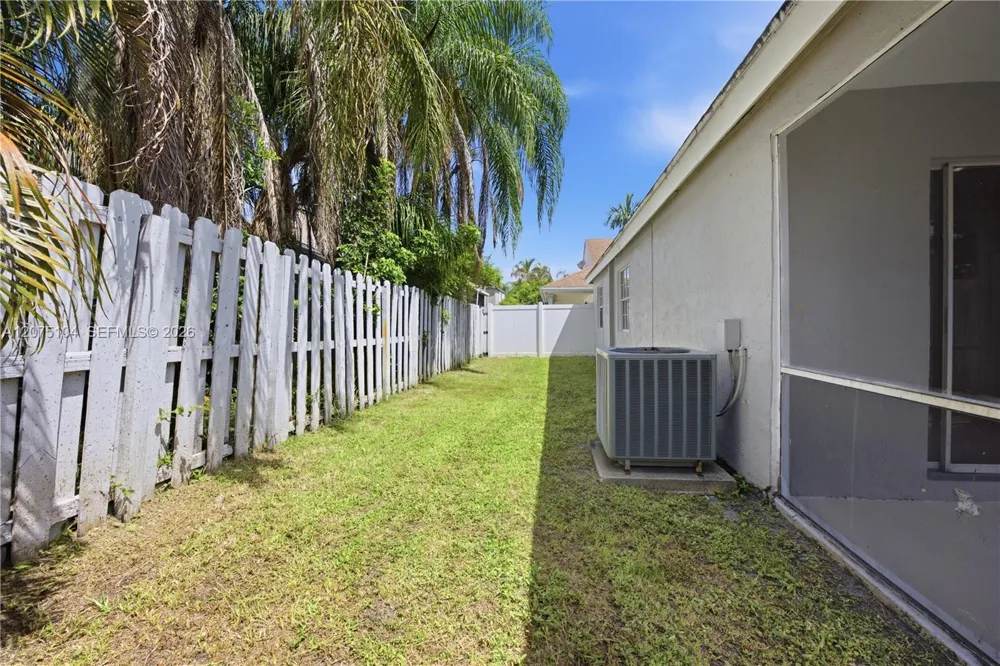 1181 SW 108th Ter Davie, FL 33324