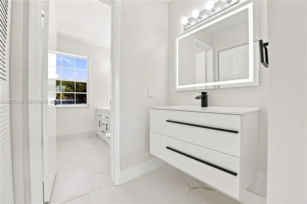 1181 SW 108th Ter Davie, FL 33324