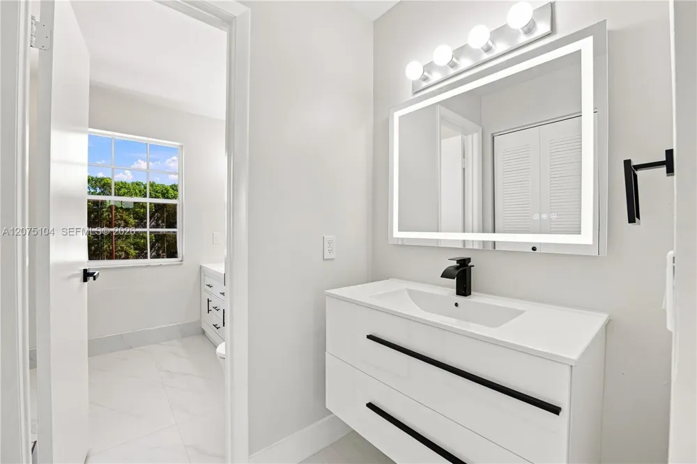1181 SW 108th Ter Davie, FL 33324