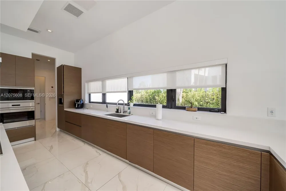 16600 Sunset Way Weston, FL 33326