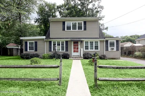 410 Middle Lane