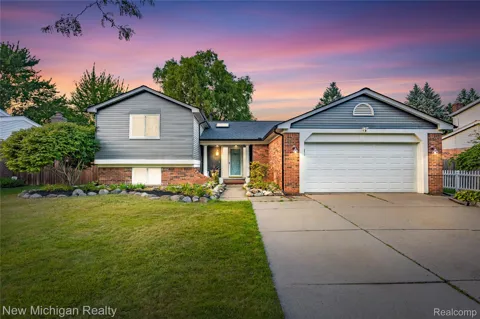 1653 Oakcrest Drive