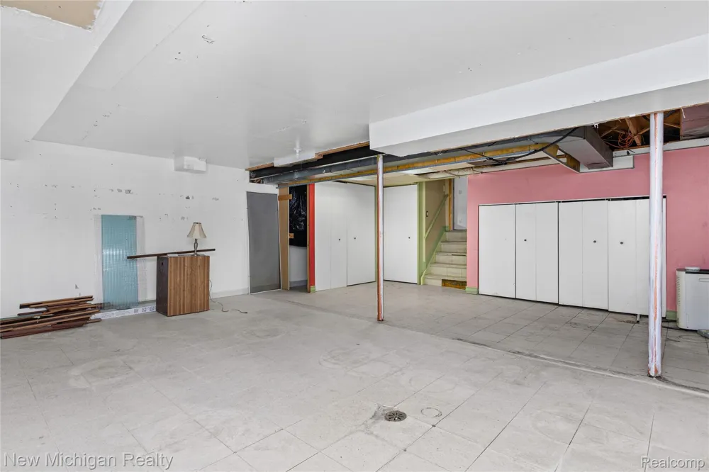 1653 Oakcrest Drive Troy City, MI 48083