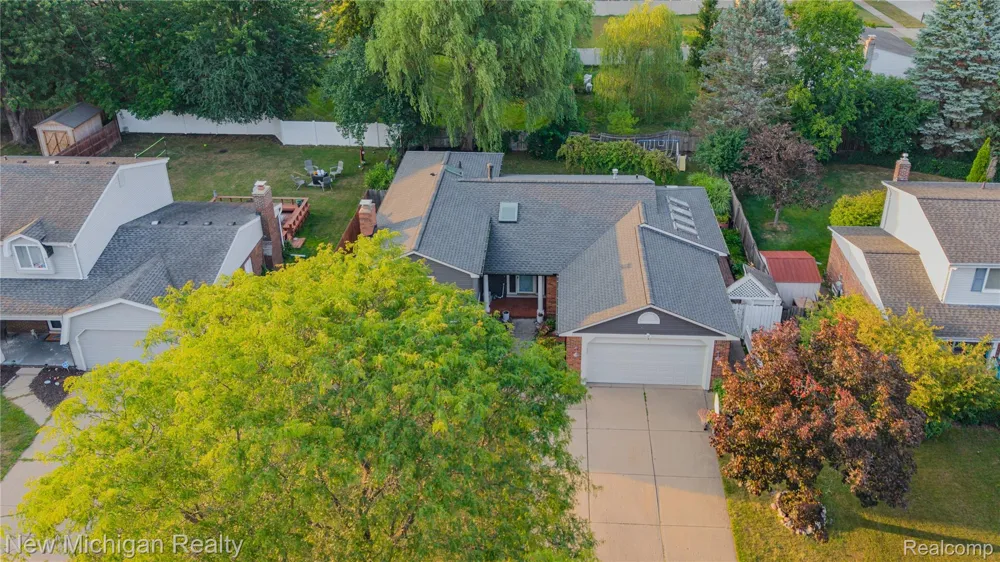 1653 Oakcrest Drive Troy City, MI 48083