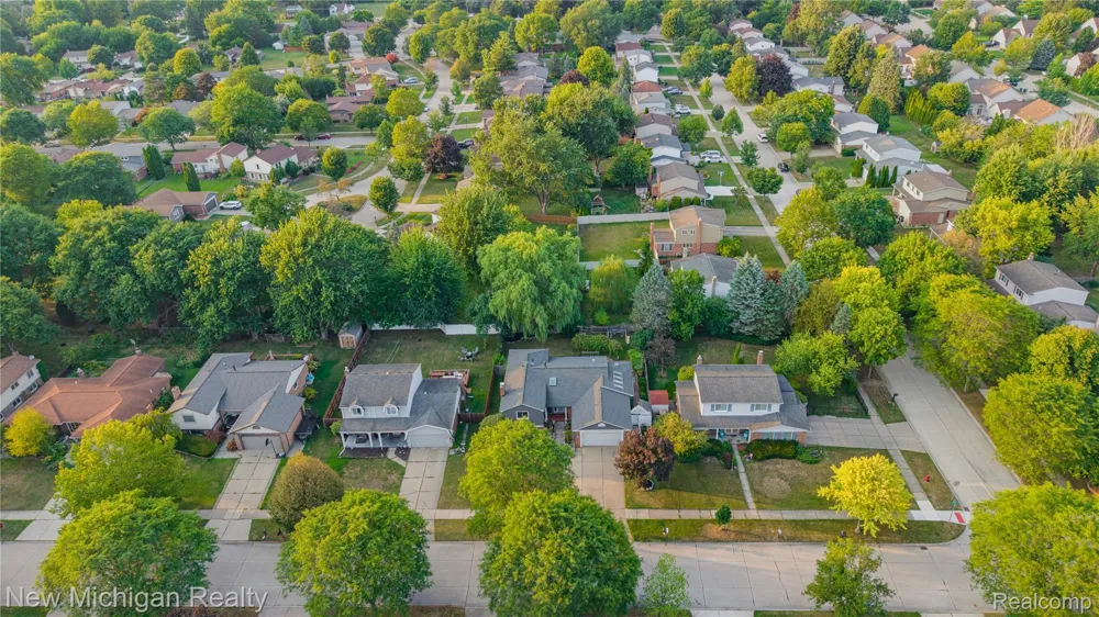 1653 Oakcrest Drive Troy City, MI 48083