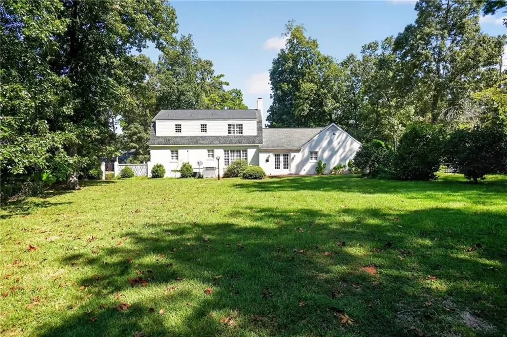 2210 E Doublegate Drive Albany, GA 31721