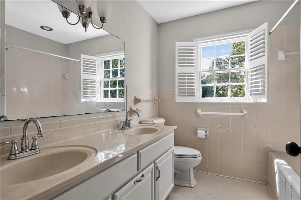 2210 E Doublegate Drive Albany, GA 31721