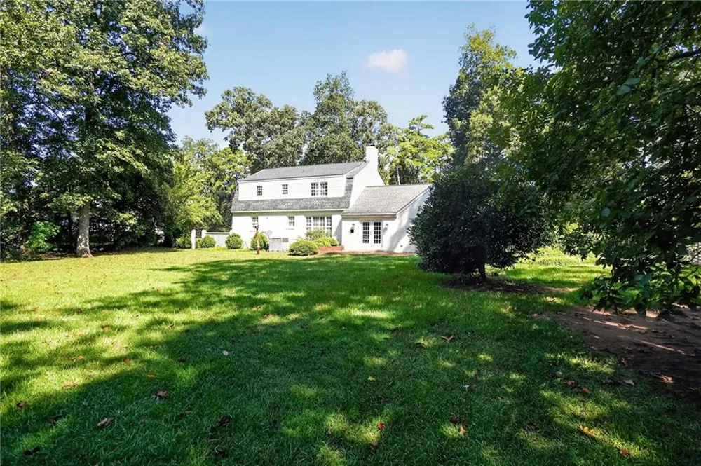 2210 E Doublegate Drive Albany, GA 31721