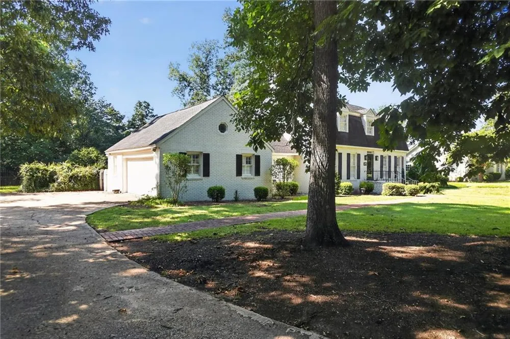 2210 E Doublegate Drive Albany, GA 31721