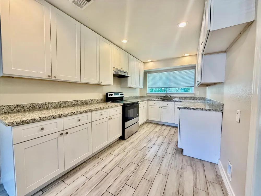 920 Vivian Ave Pasadena, TX 77506