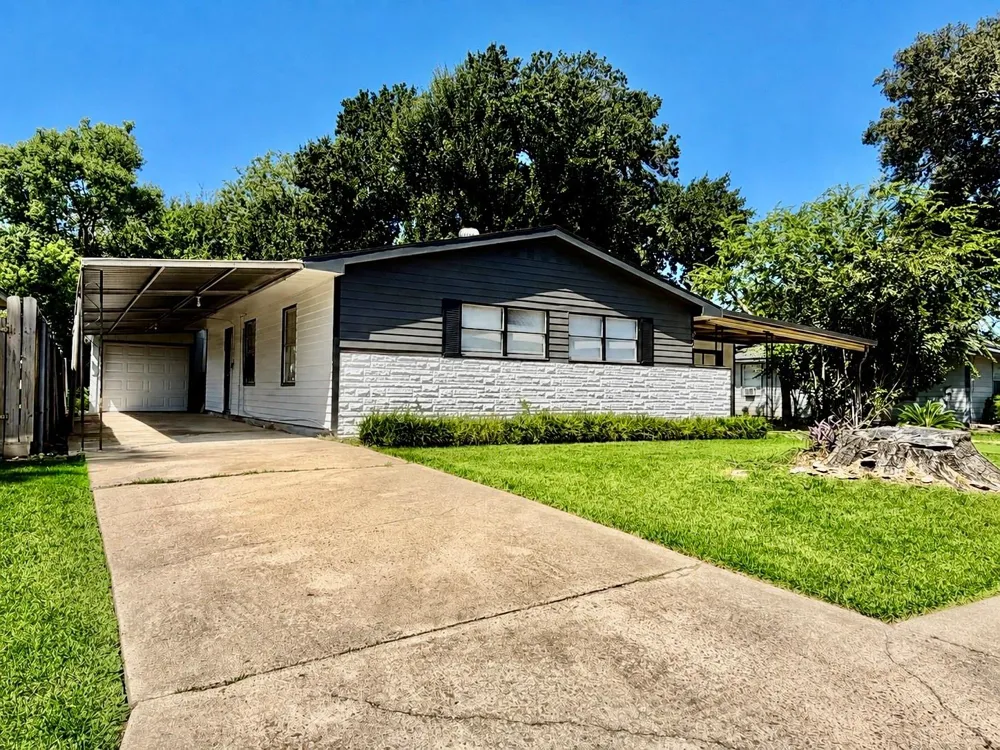 920 Vivian Ave Pasadena, TX 77506
