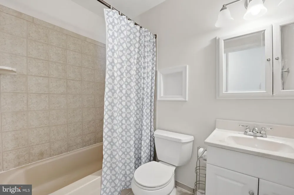 4527 GLENDALE ROAD Woodbridge, VA 22193
