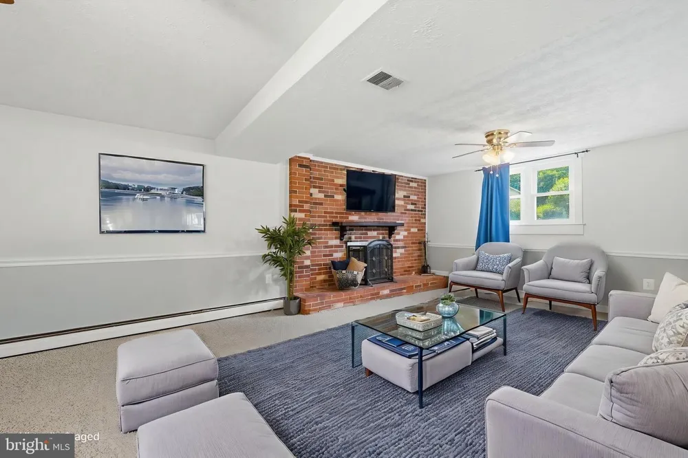 4527 GLENDALE ROAD Woodbridge, VA 22193