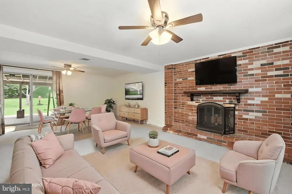 4527 GLENDALE ROAD Woodbridge, VA 22193