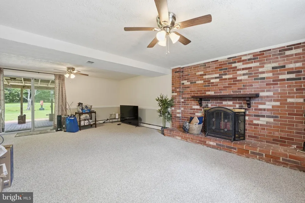 4527 GLENDALE ROAD Woodbridge, VA 22193