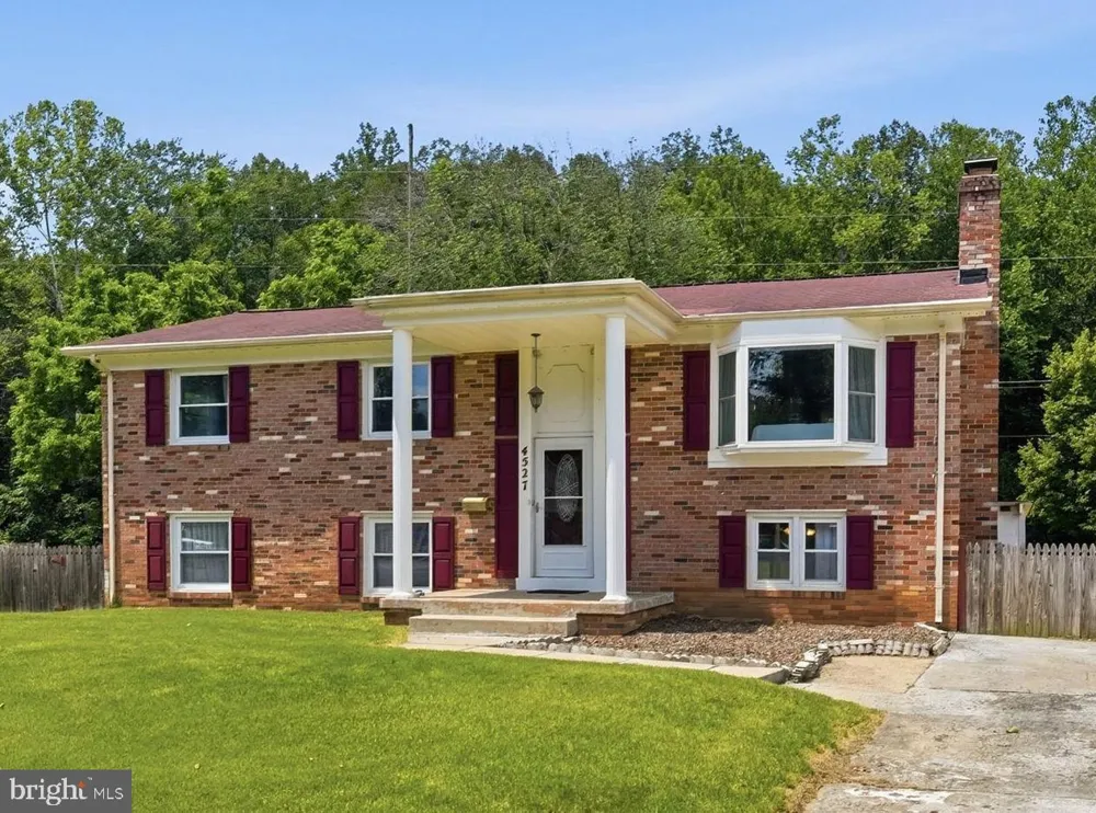 4527 GLENDALE ROAD Woodbridge, VA 22193