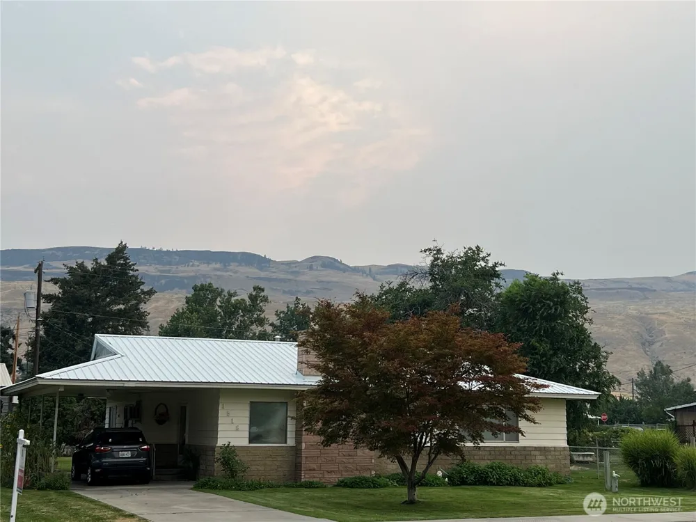 1518 Columbia Avenue Bridgeport, WA 98813