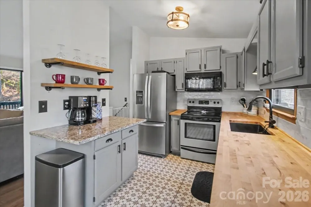 30 Whipporwill Drive Weaverville, NC 28787