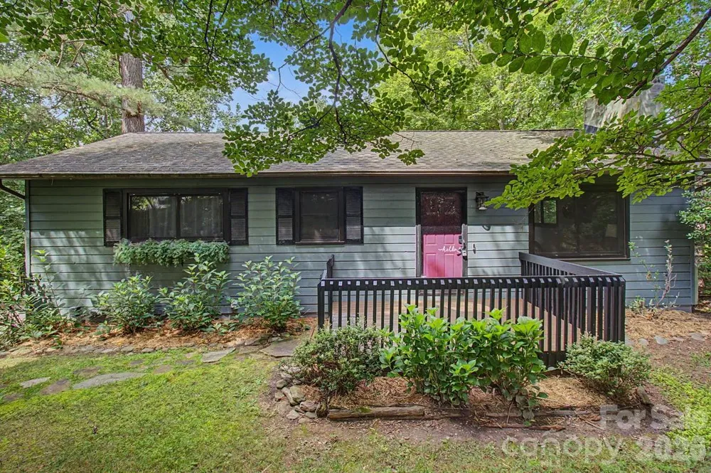 30 Whipporwill Drive Weaverville, NC 28787