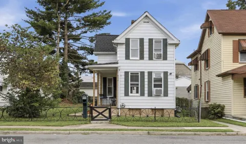842 SPRUCE STREET