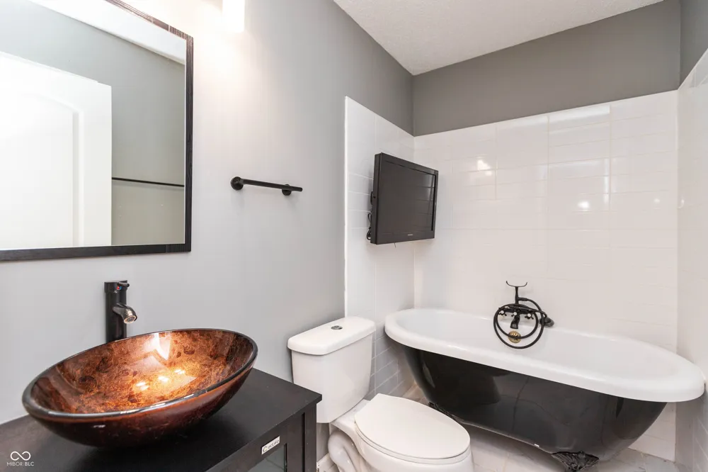 6714 Larkwood Court Indianapolis, IN 46241