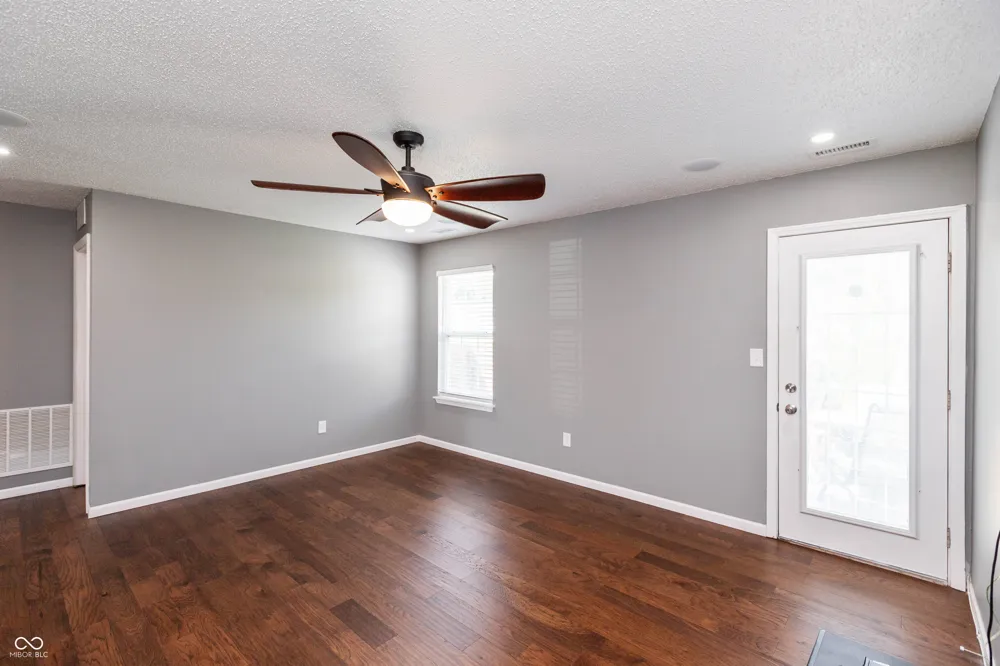 6714 Larkwood Court Indianapolis, IN 46241