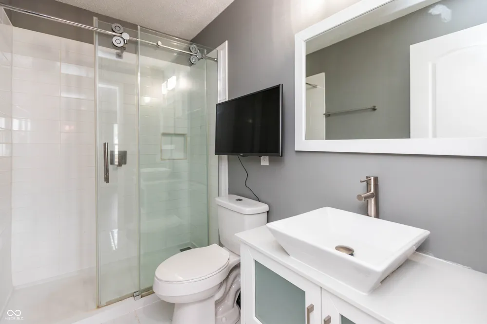 6714 Larkwood Court Indianapolis, IN 46241