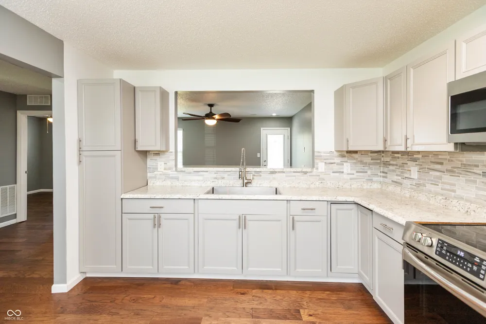 6714 Larkwood Court Indianapolis, IN 46241