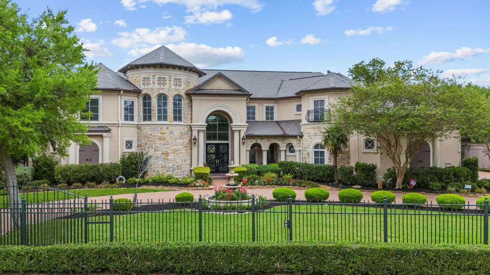 9 Waters Lake Boulevard Missouri City, TX 77459