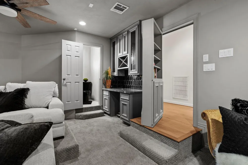 9 Waters Lake Boulevard Missouri City, TX 77459