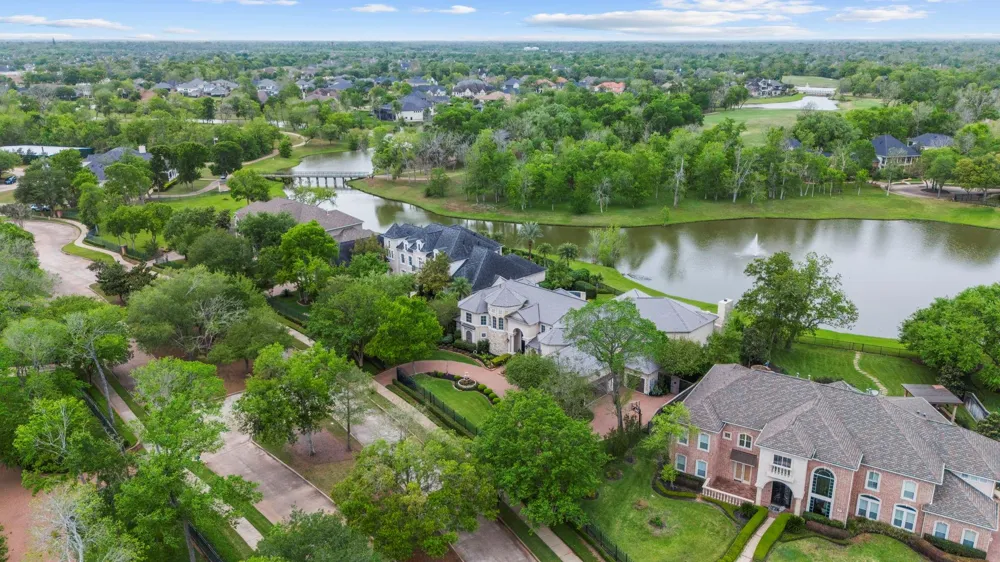9 Waters Lake Boulevard Missouri City, TX 77459