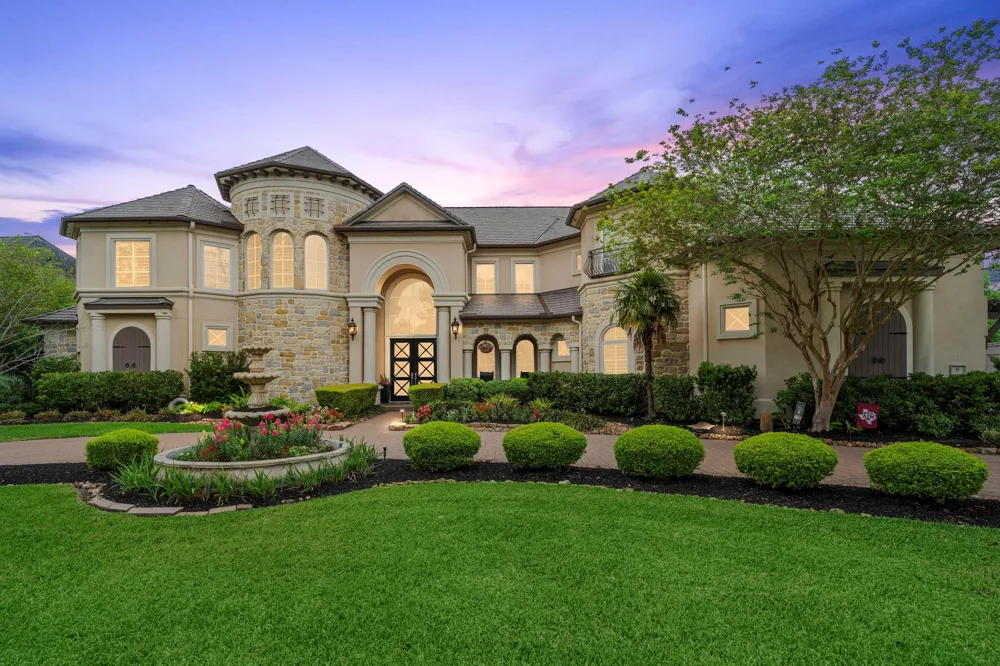 9 Waters Lake Boulevard Missouri City, TX 77459