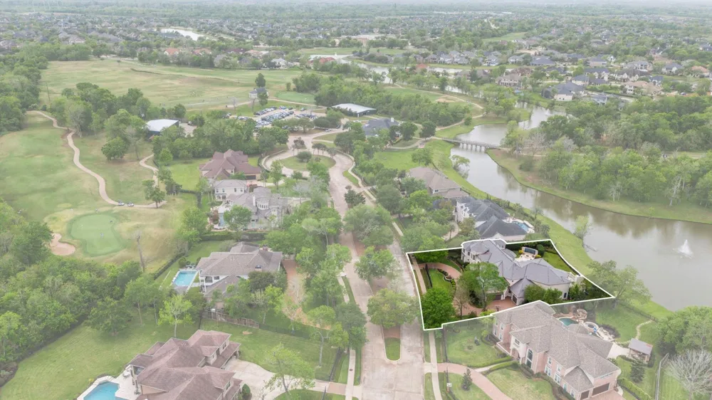 9 Waters Lake Boulevard Missouri City, TX 77459